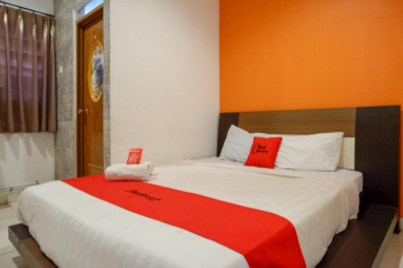 Oyo 1251 Residence 8 Semarang Buitenkant foto