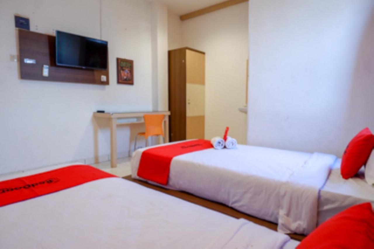 Oyo 1251 Residence 8 Semarang Buitenkant foto