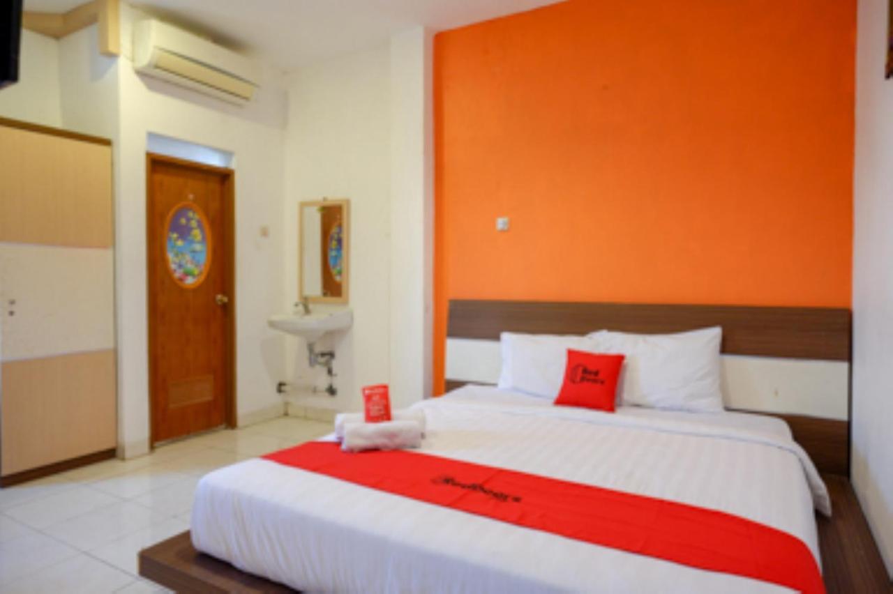 Oyo 1251 Residence 8 Semarang Buitenkant foto