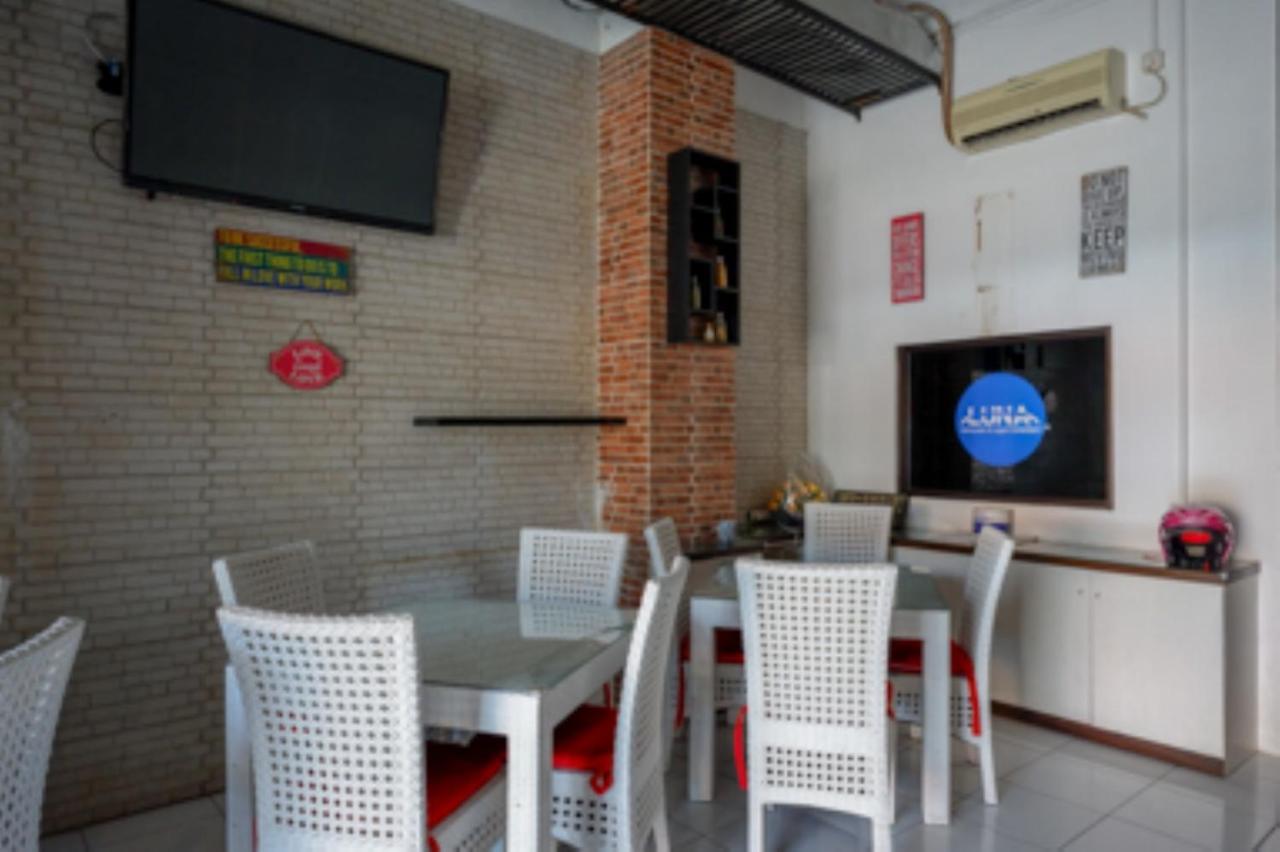 Oyo 1251 Residence 8 Semarang Buitenkant foto