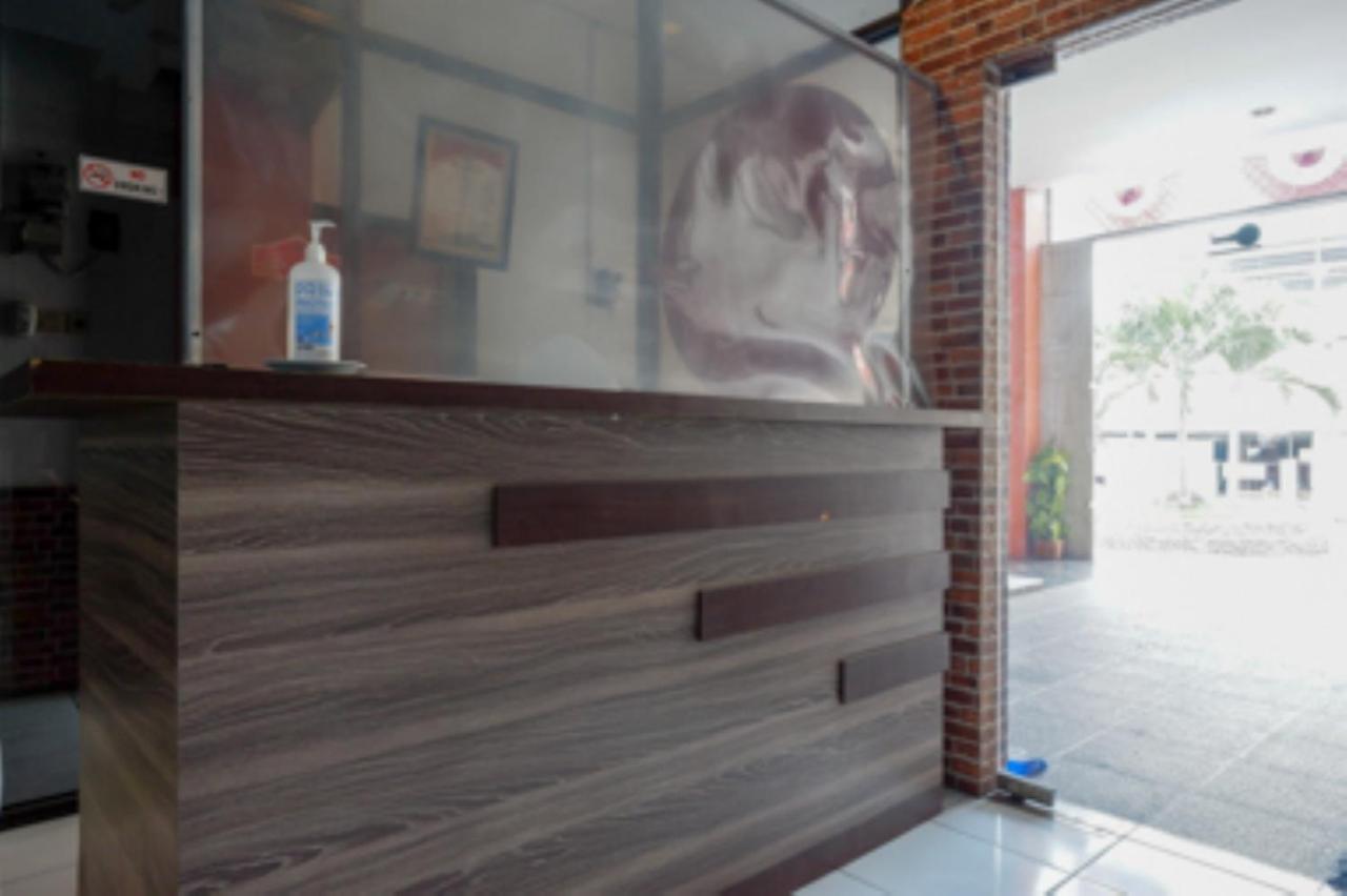 Oyo 1251 Residence 8 Semarang Buitenkant foto