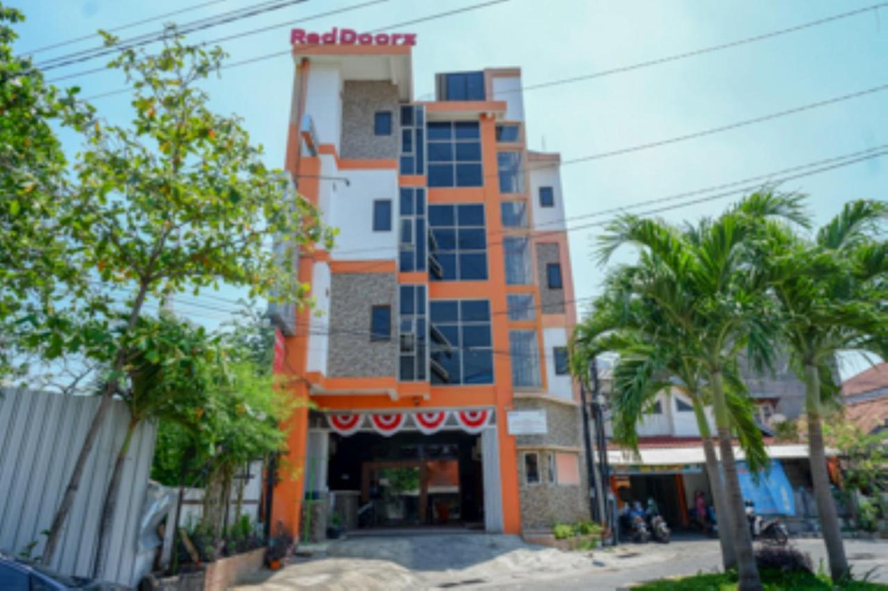 Oyo 1251 Residence 8 Semarang Buitenkant foto
