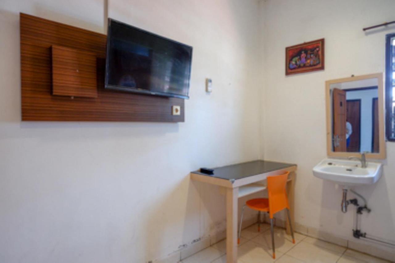 Oyo 1251 Residence 8 Semarang Buitenkant foto