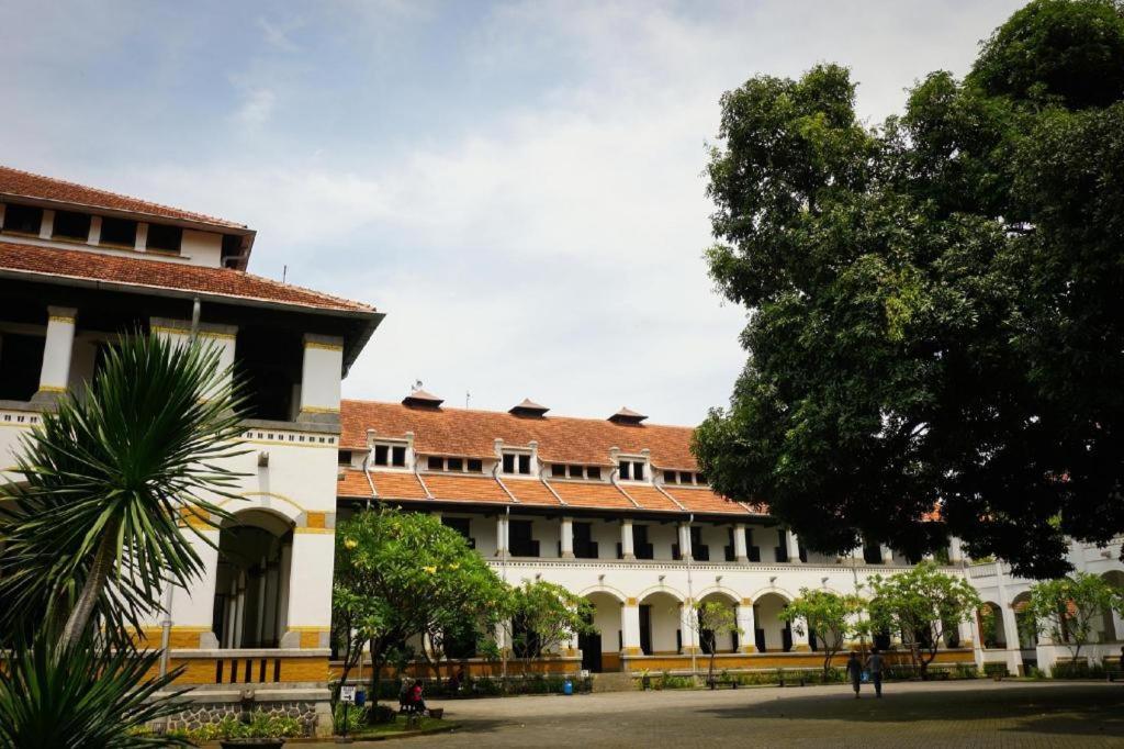 Oyo 1251 Residence 8 Semarang Buitenkant foto