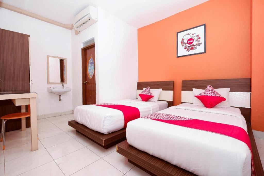 Oyo 1251 Residence 8 Semarang Buitenkant foto