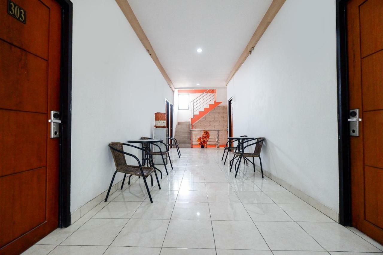 Oyo 1251 Residence 8 Semarang Buitenkant foto