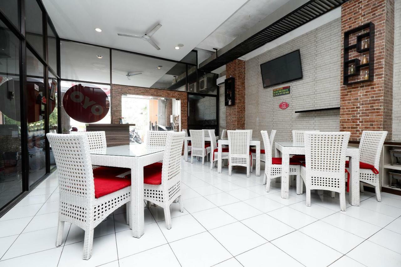 Oyo 1251 Residence 8 Semarang Buitenkant foto