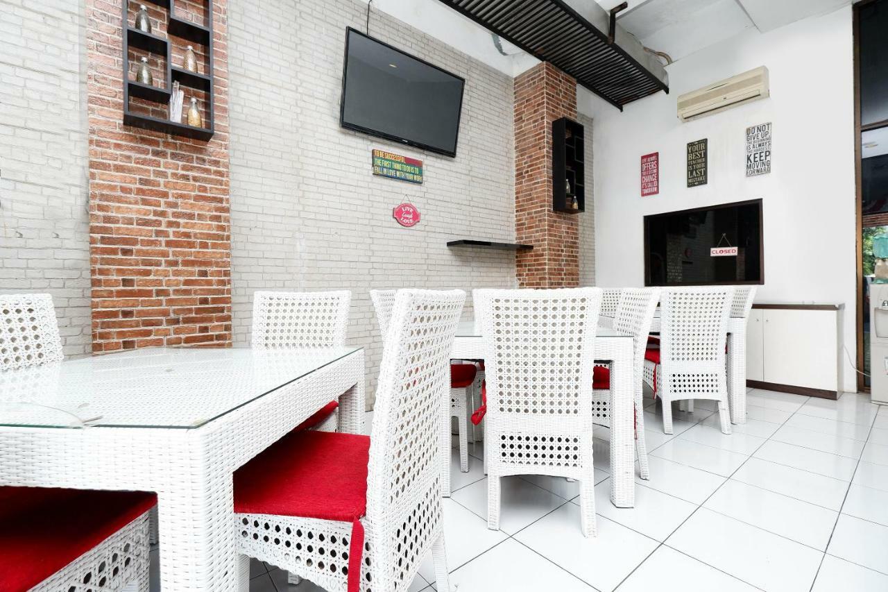 Oyo 1251 Residence 8 Semarang Buitenkant foto